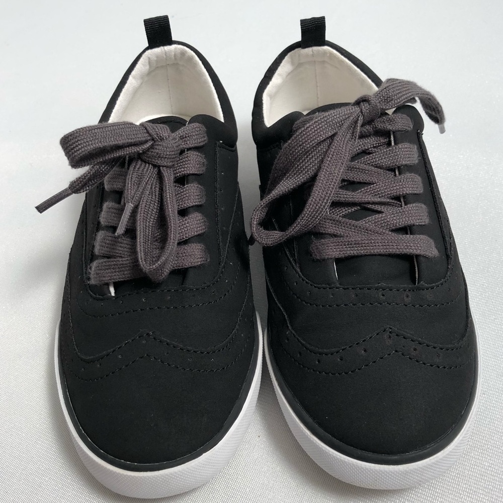 Gymboree black wing-tip shoes